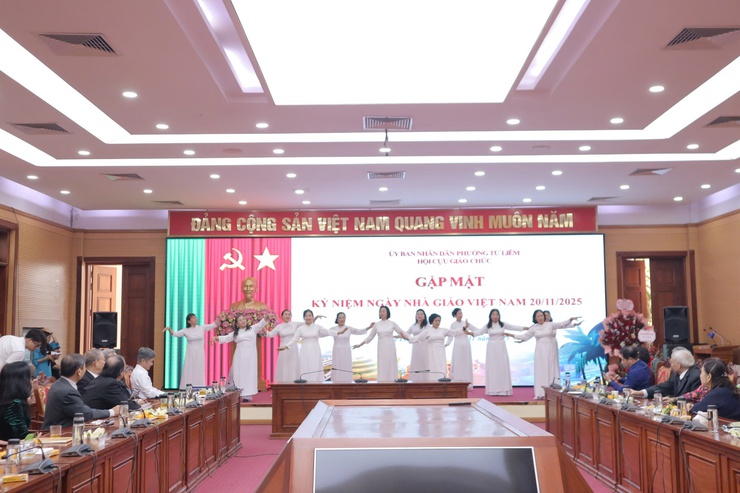 Cựu giáo chức phường Từ Liêm gặp mặt nhân kỷ niệm Ngày Nhà giáo Việt Nam 20/11- Ảnh 1.