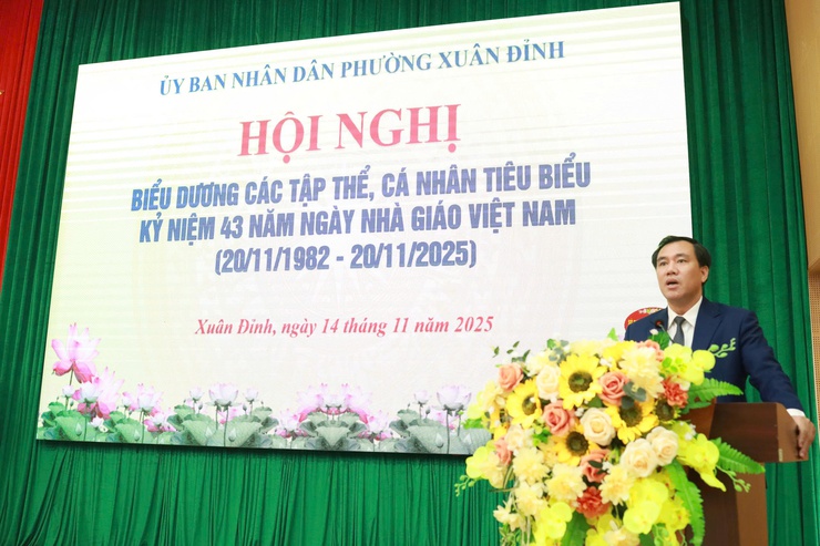 Phường Xuân Đỉnh biểu dương các tập thể, cá nhân tiêu biểu nhân kỷ niệm 43 năm ngày Nhà giáo Việt Nam (20/11/1982 - 20/11/2025)- Ảnh 4.