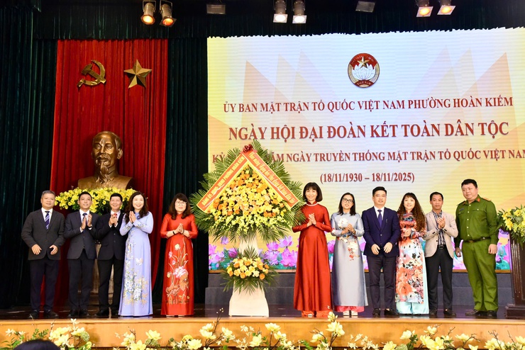 Phường Hoàn Kiếm tuyên dương 95 cá nhân tiêu biểu trong công tác Mặt trận- Ảnh 1.