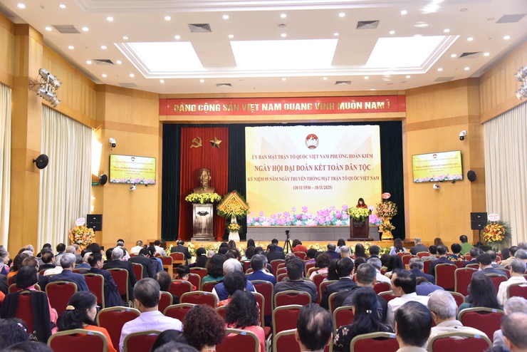 Phường Hoàn Kiếm tuyên dương 95 cá nhân tiêu biểu trong công tác Mặt trận- Ảnh 6.