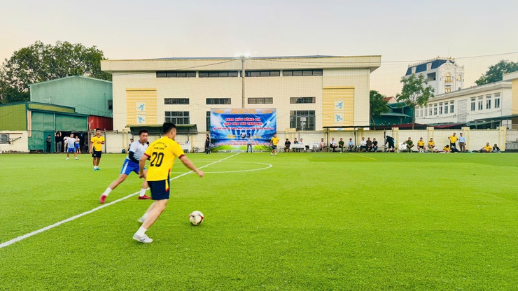 SÔI NỔI TRẬN GIAO HỮU BÓNG ĐÁ LAN TỎA YÊU THƯƠNG GÂY QUỸ ỦNG HỘ ĐỒNG BÀO LŨ LỤT MIỀN TRUNG NĂM 2025- Ảnh 10.