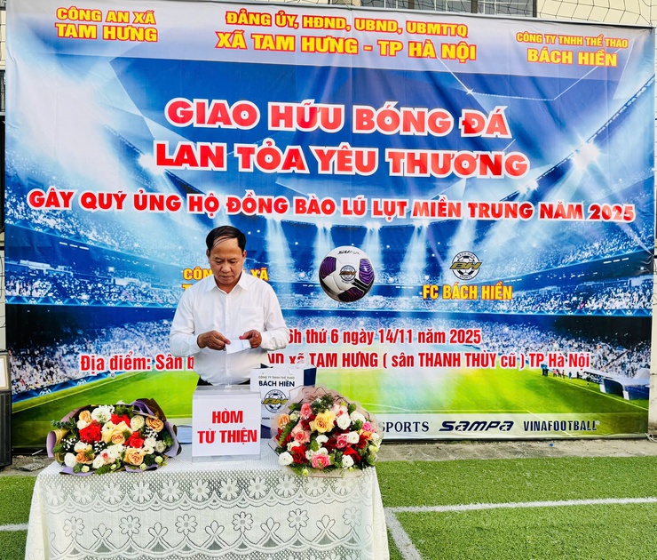 SÔI NỔI TRẬN GIAO HỮU BÓNG ĐÁ LAN TỎA YÊU THƯƠNG GÂY QUỸ ỦNG HỘ ĐỒNG BÀO LŨ LỤT MIỀN TRUNG NĂM 2025- Ảnh 4.