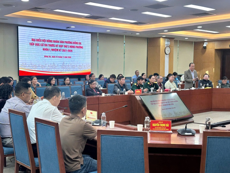 Đại biểu HĐND Phường Đống Đa tiếp xúc cử tri trước kỳ họp cuối năm 2025- Ảnh 4.