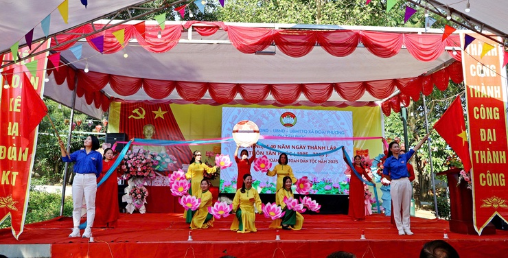 Thôn Tân Phúc kỷ niệm 40 năm thành lập

- Ảnh 1.