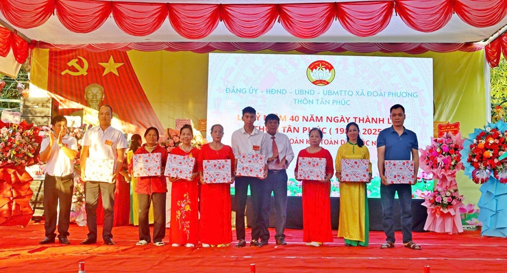 Thôn Tân Phúc kỷ niệm 40 năm thành lập

- Ảnh 4.