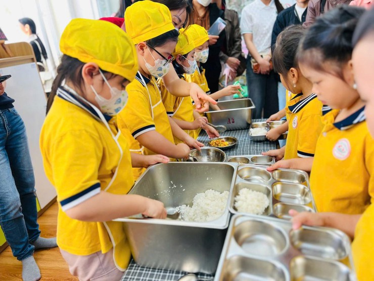 Tập huấn bồi dưỡng kiến thức an toàn thực phẩm, giáo dục dinh dưỡng kết hợp vận động nhằm phát triển cân đối cho trẻ em tại trường mầm non- Ảnh 4.