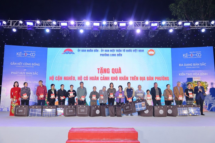 Phường Long Biên long trọng tổ chức Lễ kỷ niệm 95 năm Ngày truyền thống MTTQ Việt Nam và Ngày hội Đại đoàn kết toàn dân tộc năm 2025- Ảnh 5.