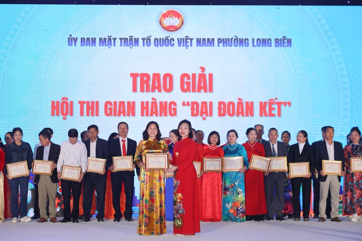 Phường Long Biên long trọng tổ chức Lễ kỷ niệm 95 năm Ngày truyền thống MTTQ Việt Nam và Ngày hội Đại đoàn kết toàn dân tộc năm 2025- Ảnh 7.