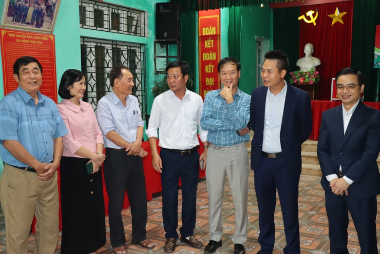 Các đồng chí lãnh đạo Đảng ủy xã Phú Xuyên kiểm tra công tác bầu cử Trưởng thôn, Trưởng tiểu khu trên địa bàn.- Ảnh 2.