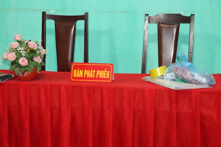 Các đồng chí lãnh đạo Đảng ủy xã Phú Xuyên kiểm tra công tác bầu cử Trưởng thôn, Trưởng tiểu khu trên địa bàn.- Ảnh 8.