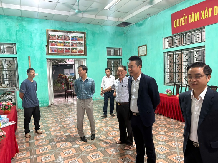 Các đồng chí lãnh đạo Đảng ủy xã Phú Xuyên kiểm tra công tác bầu cử Trưởng thôn, Trưởng tiểu khu trên địa bàn.- Ảnh 12.