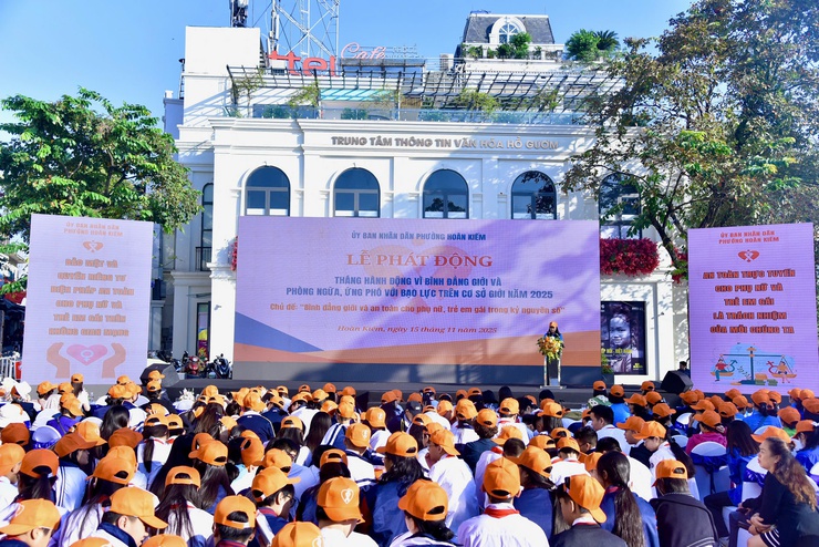LỄ PHÁT ĐỘNG THÁNG HÀNH ĐỘNG VÌ BÌNH ĐẲNG GIỚI
VÀ PHÒNG NGỪA, ỨNG PHÓ VỚI BẠO LỰC TRÊN CƠ SỞ GIỚI NĂM 2025
PHƯỜNG HOÀN KIẾM
- Ảnh 1.