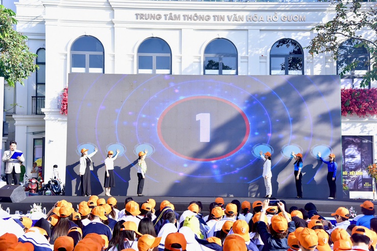 LỄ PHÁT ĐỘNG THÁNG HÀNH ĐỘNG VÌ BÌNH ĐẲNG GIỚI
VÀ PHÒNG NGỪA, ỨNG PHÓ VỚI BẠO LỰC TRÊN CƠ SỞ GIỚI NĂM 2025
PHƯỜNG HOÀN KIẾM
- Ảnh 5.