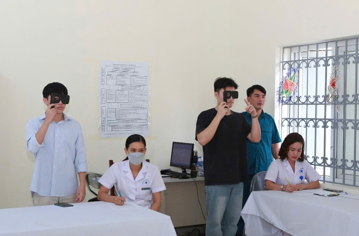 TRẠM Y TẾ PHƯỜNG XUÂN PHƯƠNG KHÁM SƠ TUYỂN SỨC KHỎE THỰC HIỆN NGHĨA VỤ QUÂN SỰ VÀ THAM GIA CÔNG AN NHÂN DÂN NĂM 2026. - Ảnh 8.