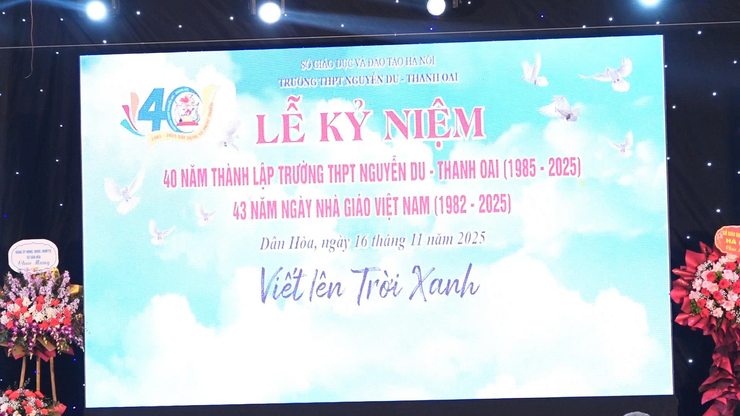 LỄ KỶ NIỆM 40 NĂM THÀNH LẬP TRƯỜNG THPT NGUYỄN DU (1985 – 2025): HÀNH TRÌNH 40 NĂM ƯƠM MẦM ƯỚC MƠ- Ảnh 1.