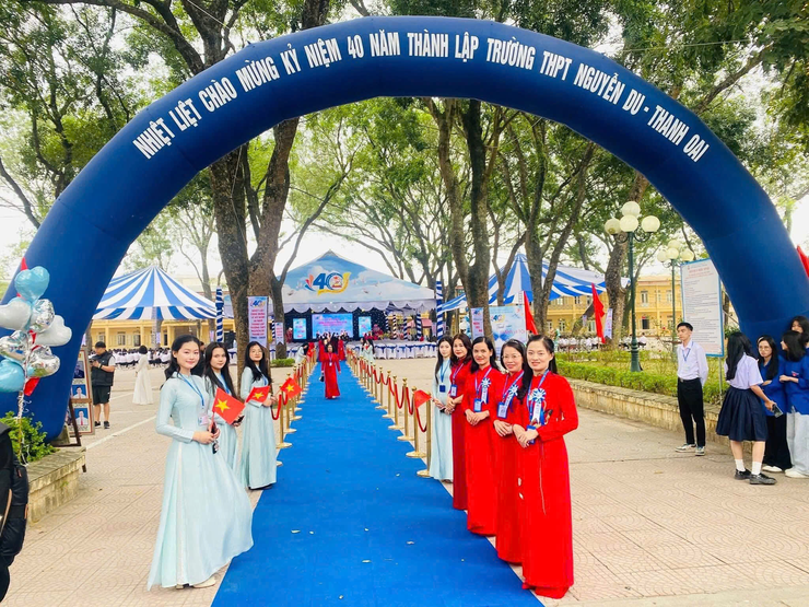 LỄ KỶ NIỆM 40 NĂM THÀNH LẬP TRƯỜNG THPT NGUYỄN DU (1985 – 2025): HÀNH TRÌNH 40 NĂM ƯƠM MẦM ƯỚC MƠ- Ảnh 9.