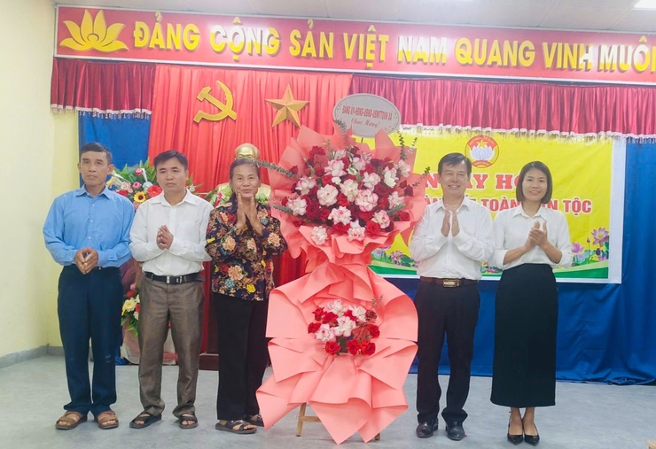 Đồng chí Nguyễn Đức Thắng – UVBTV, Trưởng ban xây dựng Đảng xã dự Ngày hội Đại đoàn kết toàn dân tộc tại thôn Trung Thượng, xã Ứng Hòa- Ảnh 1.