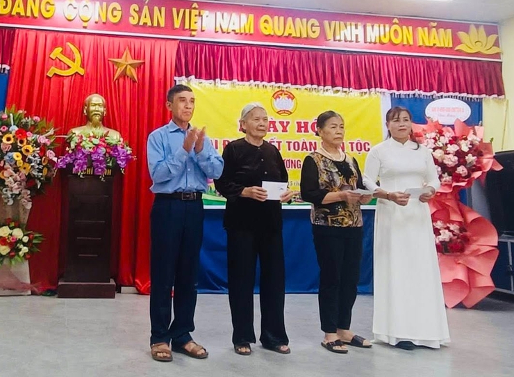 Đồng chí Nguyễn Đức Thắng – UVBTV, Trưởng ban xây dựng Đảng xã dự Ngày hội Đại đoàn kết toàn dân tộc tại thôn Trung Thượng, xã Ứng Hòa- Ảnh 3.