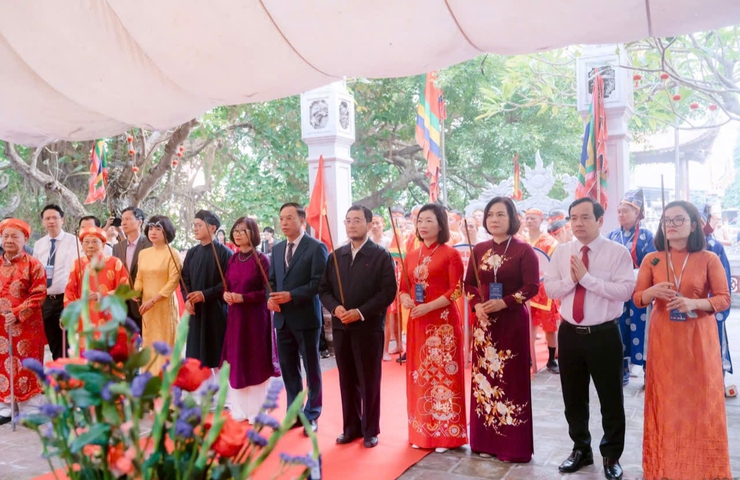Giao lưu trình diễn Di sản văn hóa phi vật thể kéo co và ra mắt Câu lạc bộ Mạng lưới Cộng đồng Di sản Kéo co Việt Nam tại Đền Trấn Vũ- Ảnh 1.