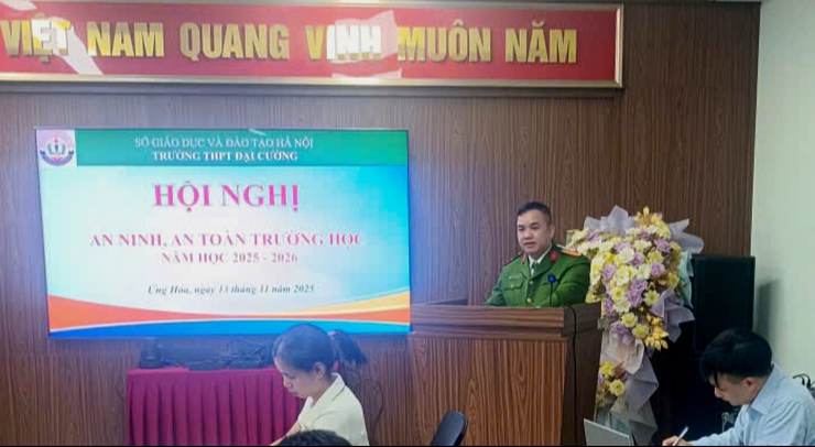 Công an xã Ứng Hoà phối hợp với trường THPT Đại Cường tổ chức Hội nghị An ninh, an toàn trường học và triển khai Quy chế phối hợp thực hiện nhiệm vụ bảo đảm an ninh, trật tự.- Ảnh 1.