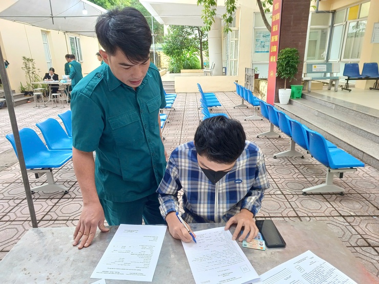 TRẠM Y TẾ PHƯỜNG XUÂN PHƯƠNG KHÁM SƠ TUYỂN SỨC KHỎE THỰC HIỆN NGHĨA VỤ QUÂN SỰ VÀ THAM GIA CÔNG AN NHÂN DÂN NĂM 2026. - Ảnh 2.