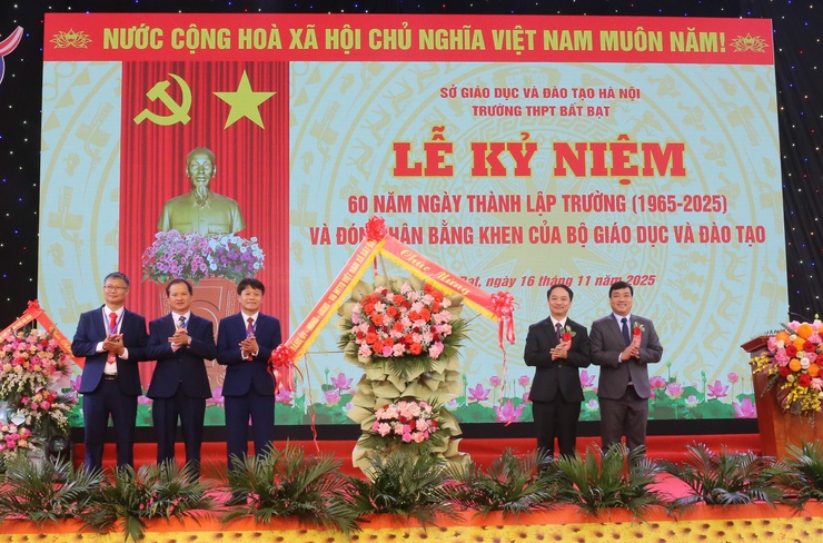 TRƯỜNG THPT BẤT BẠT KỶ NIỆM 60 NĂM NGÀY THÀNH LẬP TRƯỜNG(1965 - 2025).- Ảnh 6. TRƯỜNG THPT BẤT BẠT KỶ NIỆM 60 NĂM NGÀY THÀNH LẬP TRƯỜNG(1965 - 2025).- Ảnh 6.