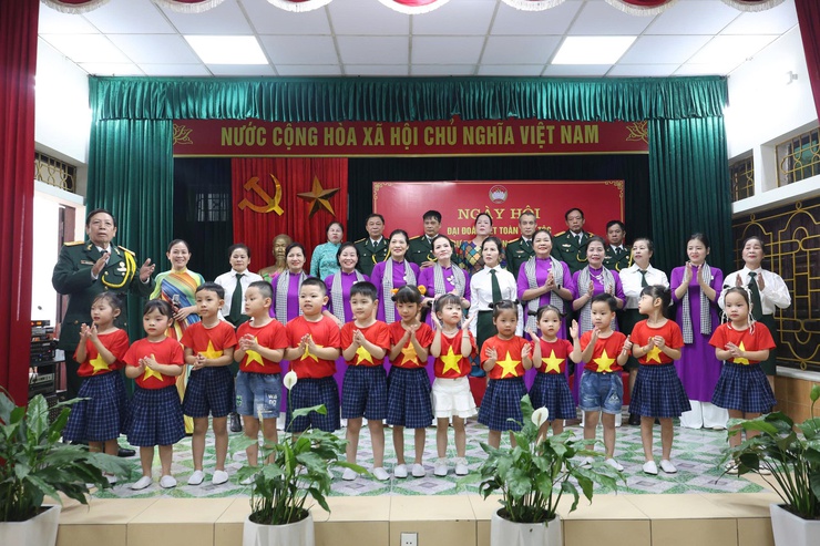 Gia Lâm tổ chức Ngày hội Đại đoàn kết toàn dân tộc tại 36 thôn, tổ dân phố- Ảnh 11.