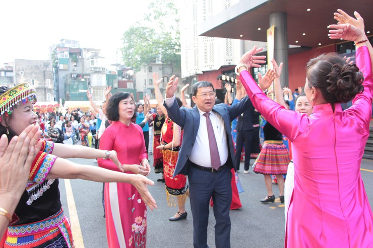 Ngọc Hà rộn ràng Ngày hội Đại đoàn kết: Lan tỏa sức mạnh 95 năm truyền thống MTTQ Việt Nam- Ảnh 17.