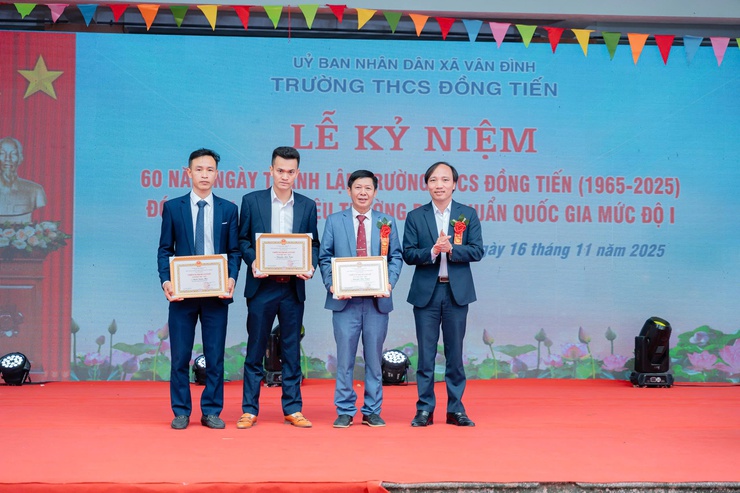 Trường THCS Đồng Tiến kỷ niệm 60 năm thành lập và đón nhận Bằng công nhận Trường đạt chuẩn Quốc gia- Ảnh 5.