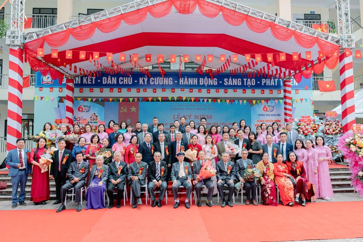 Trường THCS Đồng Tiến kỷ niệm 60 năm thành lập và đón nhận Bằng công nhận Trường đạt chuẩn Quốc gia- Ảnh 7.
