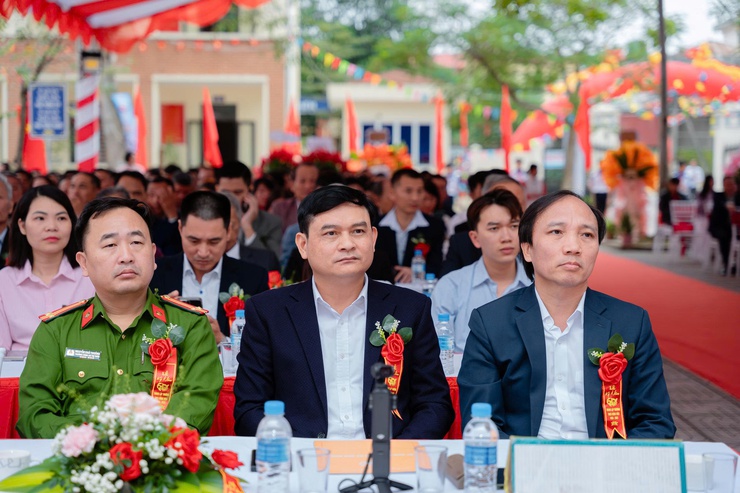 Trường THCS Đồng Tiến kỷ niệm 60 năm thành lập và đón nhận Bằng công nhận Trường đạt chuẩn Quốc gia- Ảnh 1.