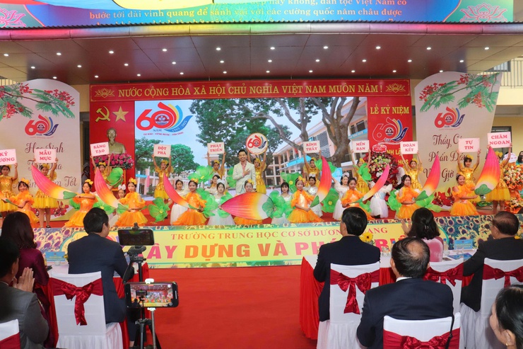 Long trọng Lễ Kỷ niệm 60 năm Ngày thành lập Trường THCS Dương Quang- Ảnh 11.