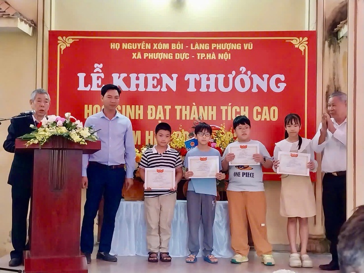 Họ Nguyễn xóm Bỏi tổ chức Lễ tuyên dương, khen thưởng học sinh đạt thành tích cao năm học 2024 – 2025- Ảnh 2.