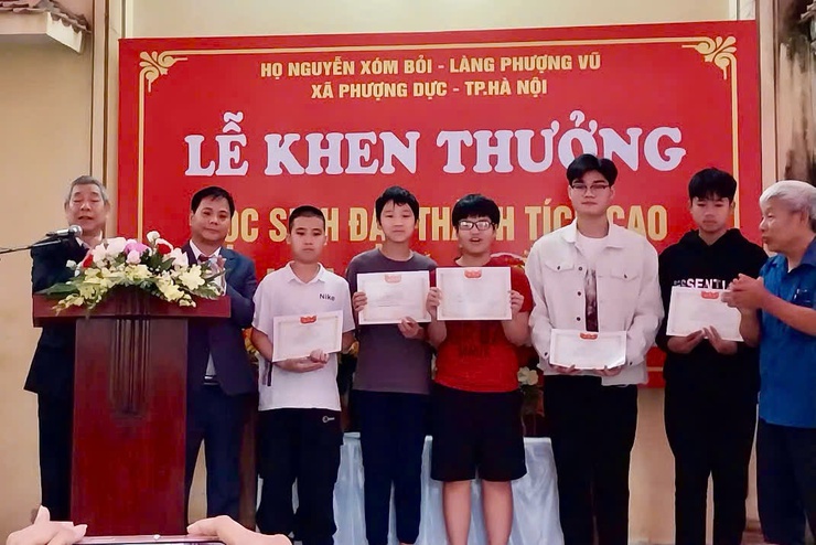 Họ Nguyễn xóm Bỏi tổ chức Lễ tuyên dương, khen thưởng học sinh đạt thành tích cao năm học 2024 – 2025- Ảnh 1.