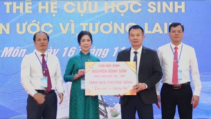 Gặp mặt cựu học sinh Trường THPT Ngọc Tảo "Hẹn ước vì tương lai"- Ảnh 6.