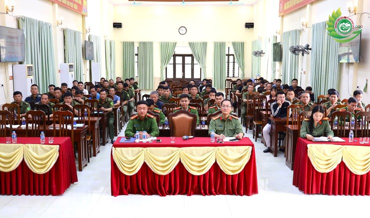 Khai giảng lớp bồi dưỡng nghiệp vụ cho lực lượng tham gia bảo vệ an ninh, trật tự ở cơ sở tại xã Phú Cát- Ảnh 1.