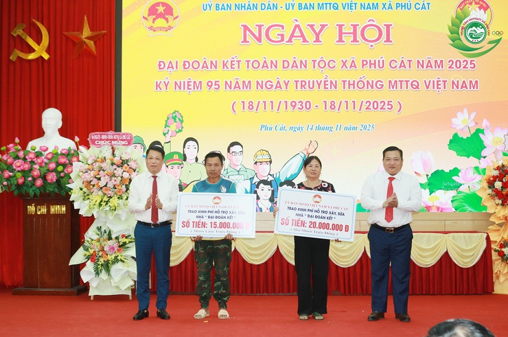 Phú Cát chăm lo đời sống nhân dân qua Ngày hội Đại đoàn kết toàn dân tộc 18/11- Ảnh 14.