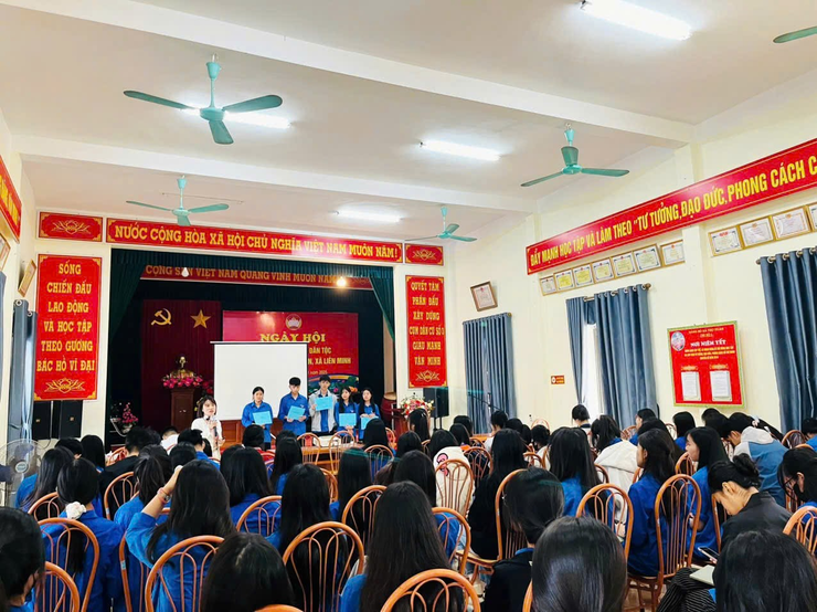 Hơn 330 Đoàn viên thanh niên và học sinh được truyền thông về phòng, chống xâm hại tình dục.- Ảnh 2.