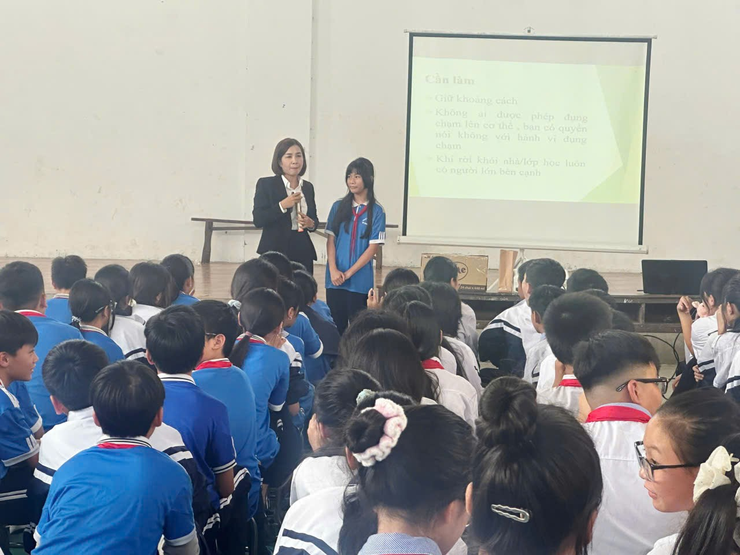 Hơn 330 Đoàn viên thanh niên và học sinh được truyền thông về phòng, chống xâm hại tình dục.- Ảnh 1.