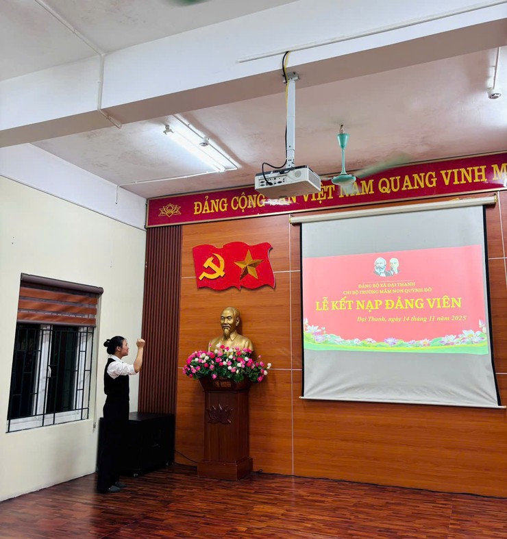 LỄ KẾT NẠP ĐẢNG VIÊN MỚI TẠI CHI BỘ TRƯỜNG MN QUỲNH ĐÔ- Ảnh 2.