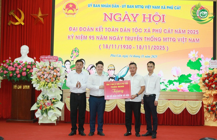 Phú Cát chăm lo đời sống nhân dân qua Ngày hội Đại đoàn kết toàn dân tộc 18/11- Ảnh 22.