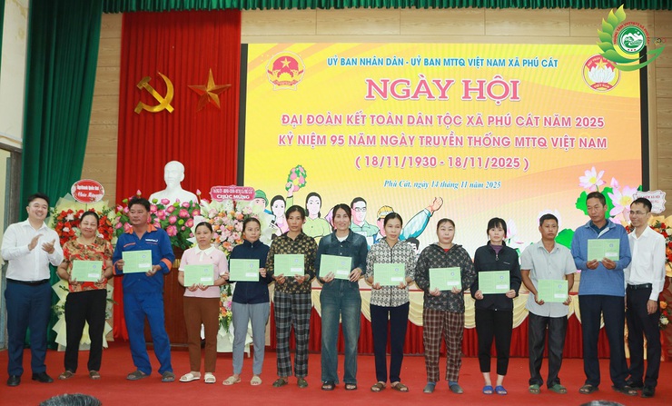 Phú Cát chăm lo đời sống nhân dân qua Ngày hội Đại đoàn kết toàn dân tộc 18/11- Ảnh 23.