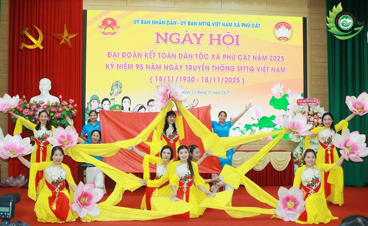 Phú Cát chăm lo đời sống nhân dân qua Ngày hội Đại đoàn kết toàn dân tộc 18/11- Ảnh 24.