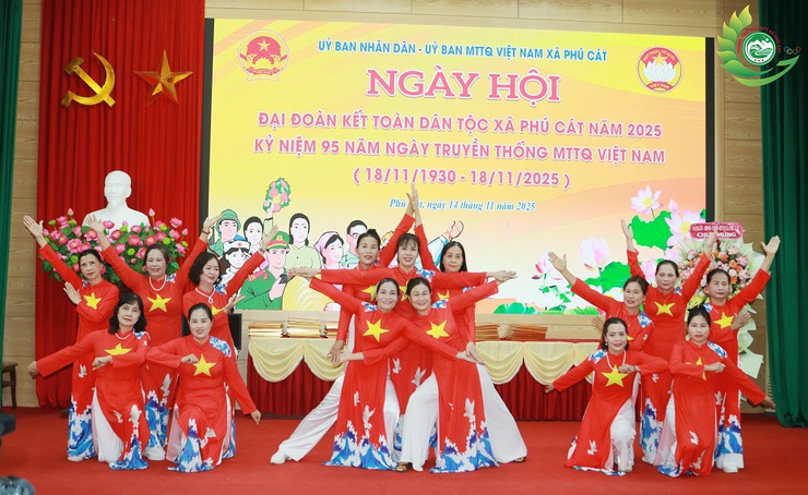 Phú Cát chăm lo đời sống nhân dân qua Ngày hội Đại đoàn kết toàn dân tộc 18/11- Ảnh 26.