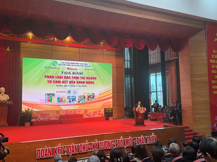 Chương trình truyền thông bảo vệ môi trường với chủ đề “Phân loại rác thải tại nguồn - Từ cam kết đến hành động”
- Ảnh 2.