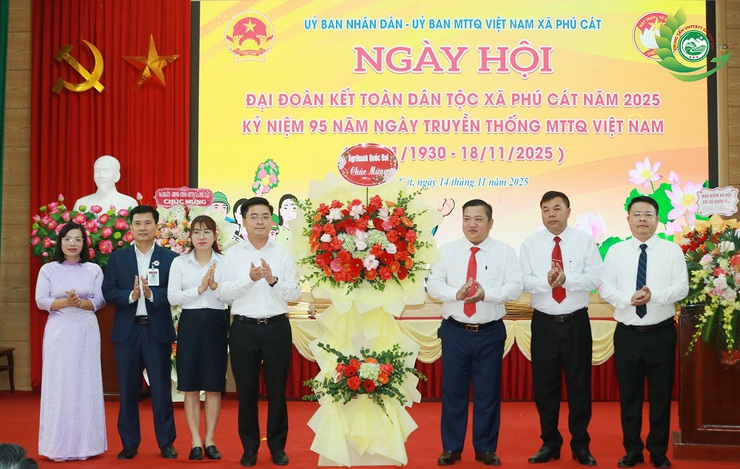 Phú Cát chăm lo đời sống nhân dân qua Ngày hội Đại đoàn kết toàn dân tộc 18/11- Ảnh 3.