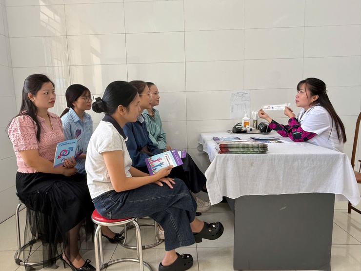 Y tế cơ sở Hà Nội chuyển mình mạnh mẽ khẳng định vai trò tuyến đầu trong chăm sóc sức khỏe người dân- Ảnh 1.