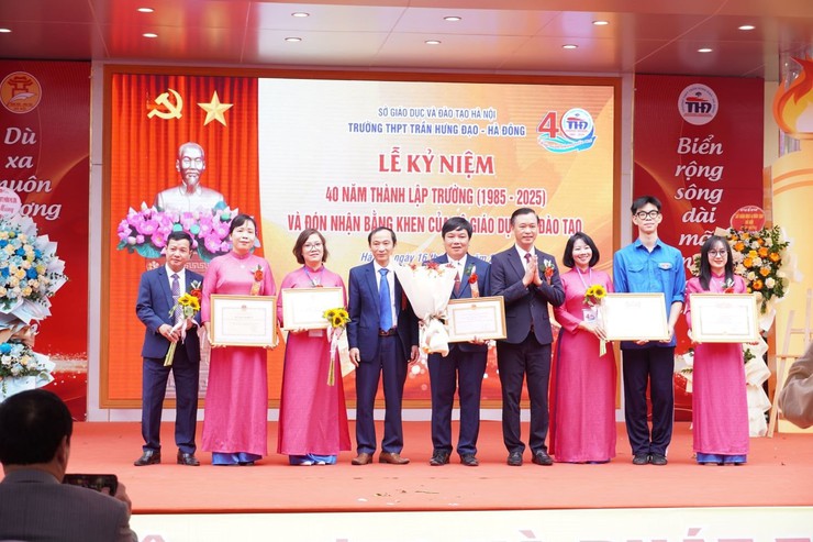 Trường THPT Trần Hưng Đạo – Hà Đông long trọng kỷ niệm 40 năm xây dựng và phát triển- Ảnh 7.