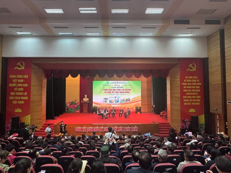 Chương trình truyền thông bảo vệ môi trường với chủ đề “Phân loại rác thải tại nguồn - Từ cam kết đến hành động”
- Ảnh 3.
