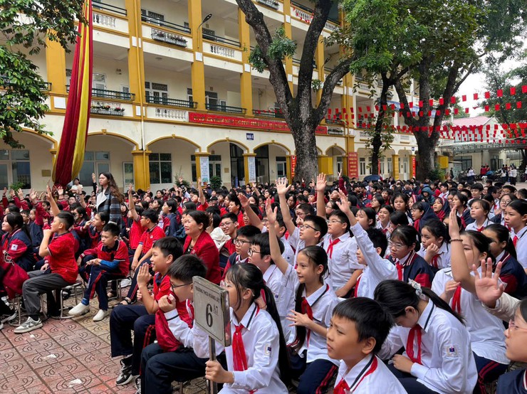 Trường THCS Hoàng Liệt sôi nổi cac hoat đông hương ưng Ngay Phap luât nươc Công hoa xa hôi chu nghia Viêt Nam năm 2025- Ảnh 4.